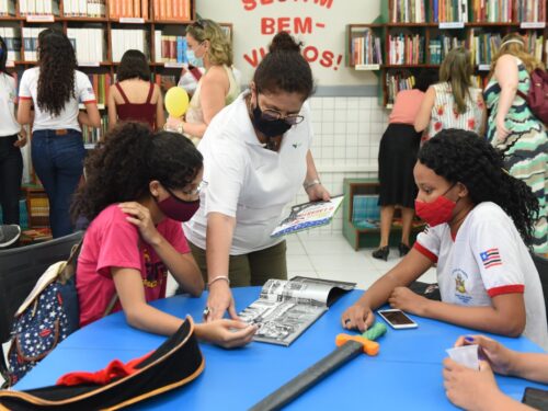 Inauguração de uma das novas salas de leitura para alunos do ensino médio no Maranhão
